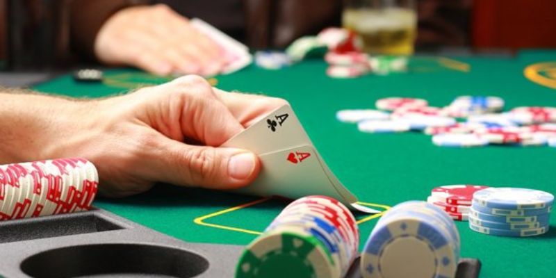 Game bài Poker có nhiều vòng cược hấp dẫn